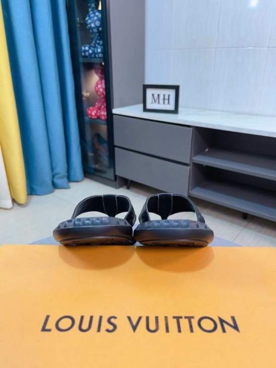 Picture of Louis Vuitton Slippers _SKULVsz38-44mnf10031225